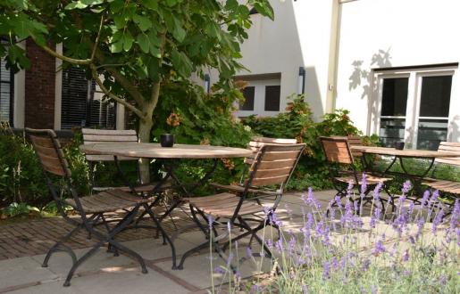 Besloten stadstuin van Hotel de Tabaksplant in Amersfoort Besloten stadstuin van Hotel de Tabaksplant in Amersfoort