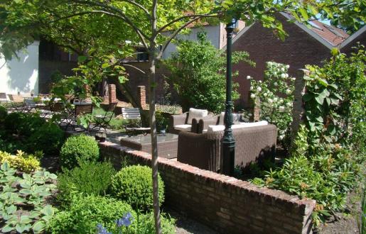 Besloten stadstuin van Hotel de Tabaksplant in Amersfoort Besloten stadstuin van Hotel de Tabaksplant in Amersfoort