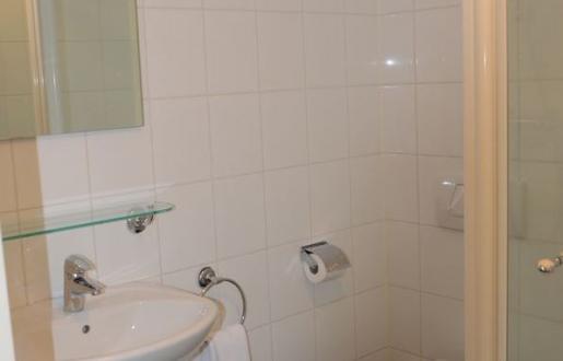 complete badkamer appartement Hotel de Tabaksplant Amersfoort long stay complete bathroom apartment Hotel de Tabaksplant Amersfoort long stay