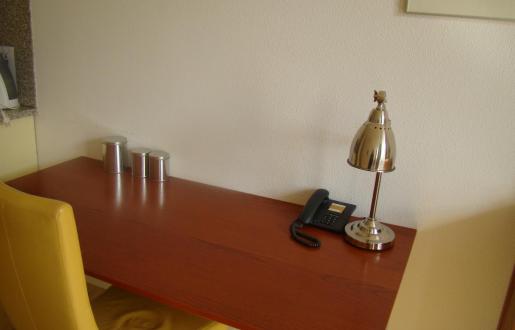 desk long stay apartment Hotel de Tabaksplant Amersfoort