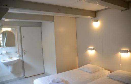Basic room,shared bathroom/toilet, 2 pers. hotel de Tabaksplant Amersfoort basic kamer 2 persoons Hotel de Tabaksplant Amersfoort