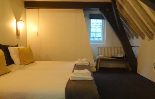 Basic room,shared bathroom/toilet, 2 pers. hotel de Tabaksplant Amersfoort