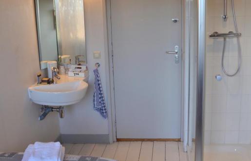 gelegen 1e etage Hotel de Tabaksplant Amersfoort, basic 1 pers privé toilet op de gang basis 1 pers. kamer met privé toilet op de gang, 1e etage Hotel de Tabaksplant Amersfoort