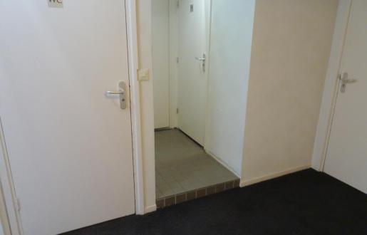 Shared bathroom on hallway Basic room Hotel de Tabaksplant Amersfoort Shared bathroom on hallway Basic room Hotel de Tabaksplant Amersfoort