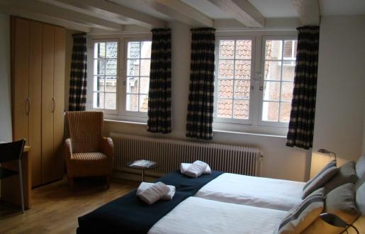 comfort plus kamer amersfoort hotel de tabaksplant monumentaal gebouw comfort plus kamer amersfoort hotel de tabaksplant balkenplafond