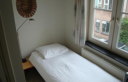 Cosy single room at Hotel de Tabaksplant Amersfoort 