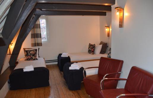 simpel-voordelig-overnachten-centrum-amersfoort- basic-3-pers-kamer-g 3 pers. basic-kamer-hotel-centrum- amersfoort- gedeeld sanitair- de tabaksplant