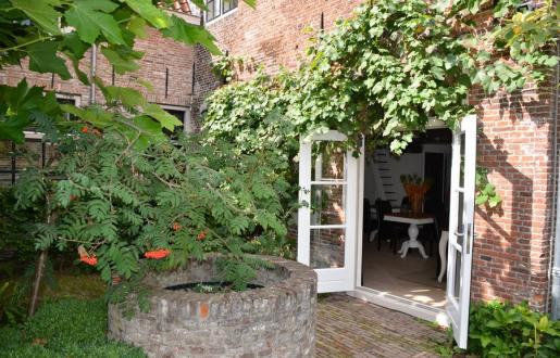 stadstuin terras monumentale waterput Hotel de Tabaksplant Amersfoort centrum