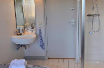 basis 1 pers. kamer met privé toilet op de gang, 1e etage Hotel de Tabaksplant Amersfoort